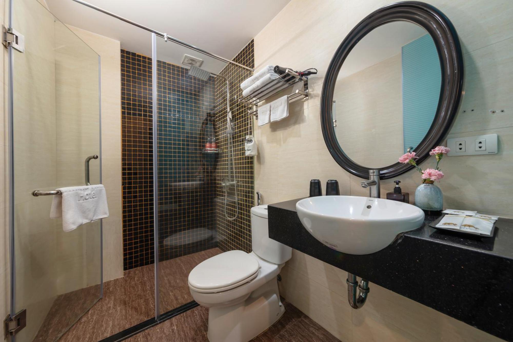 Omina Hanoi Hotel & Travel Exteriör bild